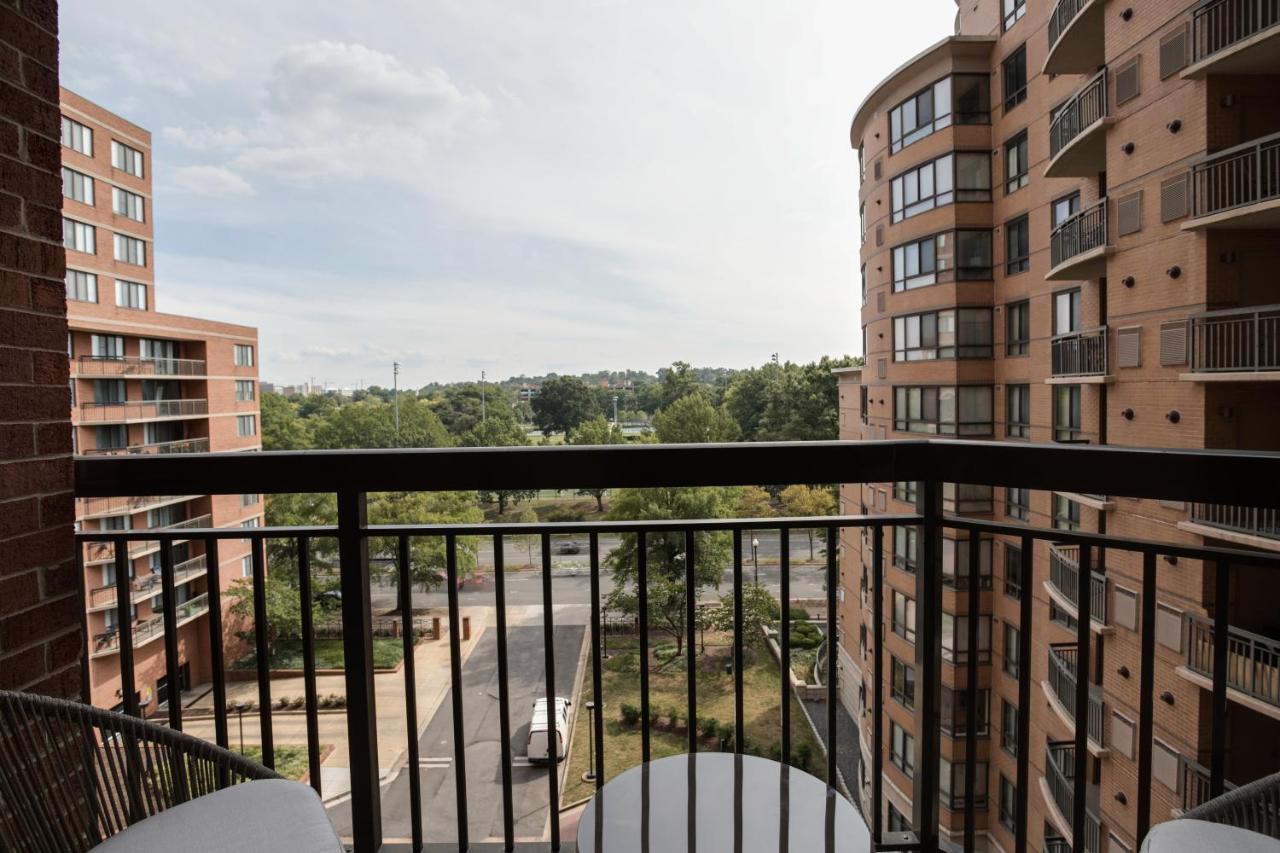 Stylish And Charming Apartment In Pentagon City アーリントン エクステリア 写真